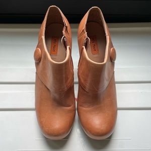 Miz Mooz brown leather booties size 8.5 in very used condition (sold as-is!!!)